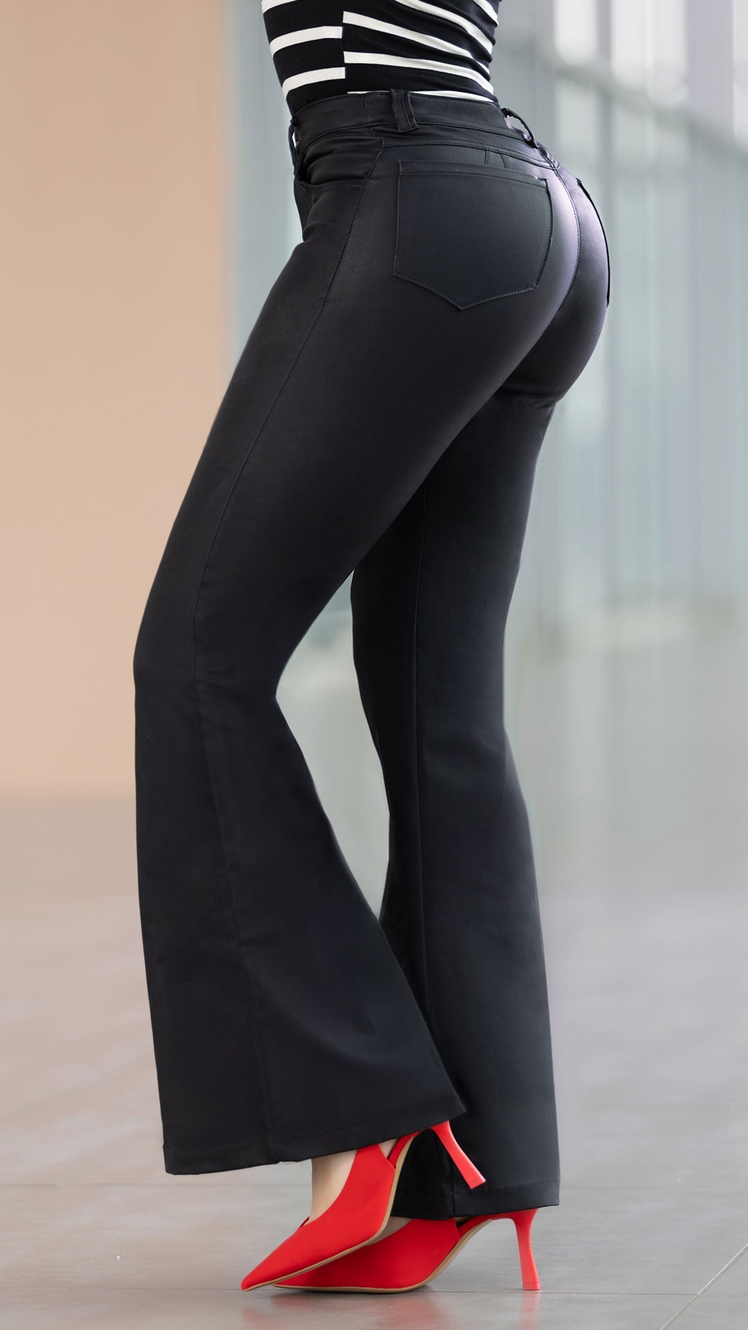 M74145 PANTALÓN BENGALINA CUERO NEGRO