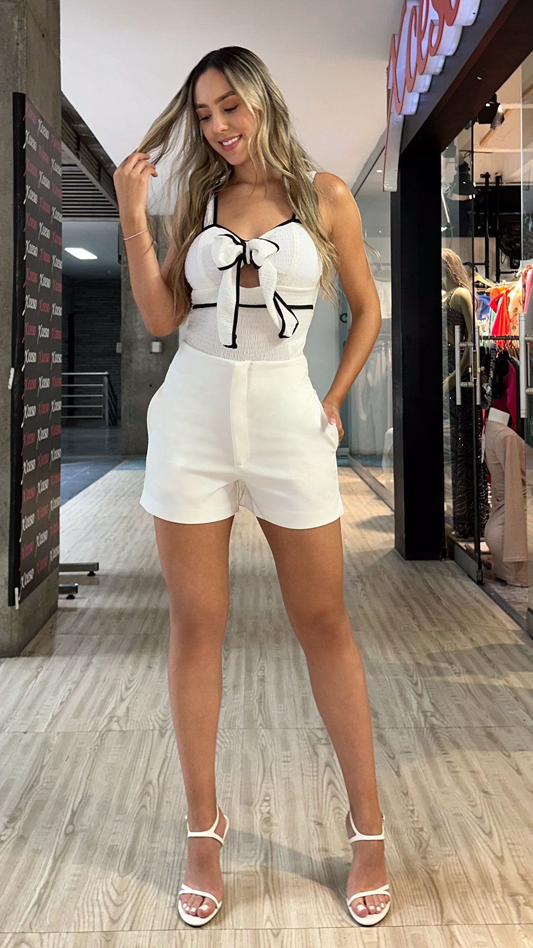 M74352 SHORT NOCHE DE VIENA MARFIL