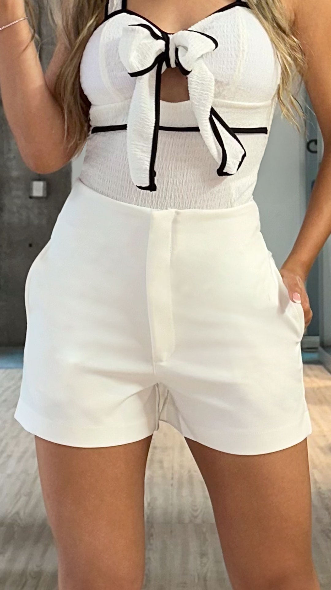 M74352 SHORT NOCHE DE VIENA MARFIL