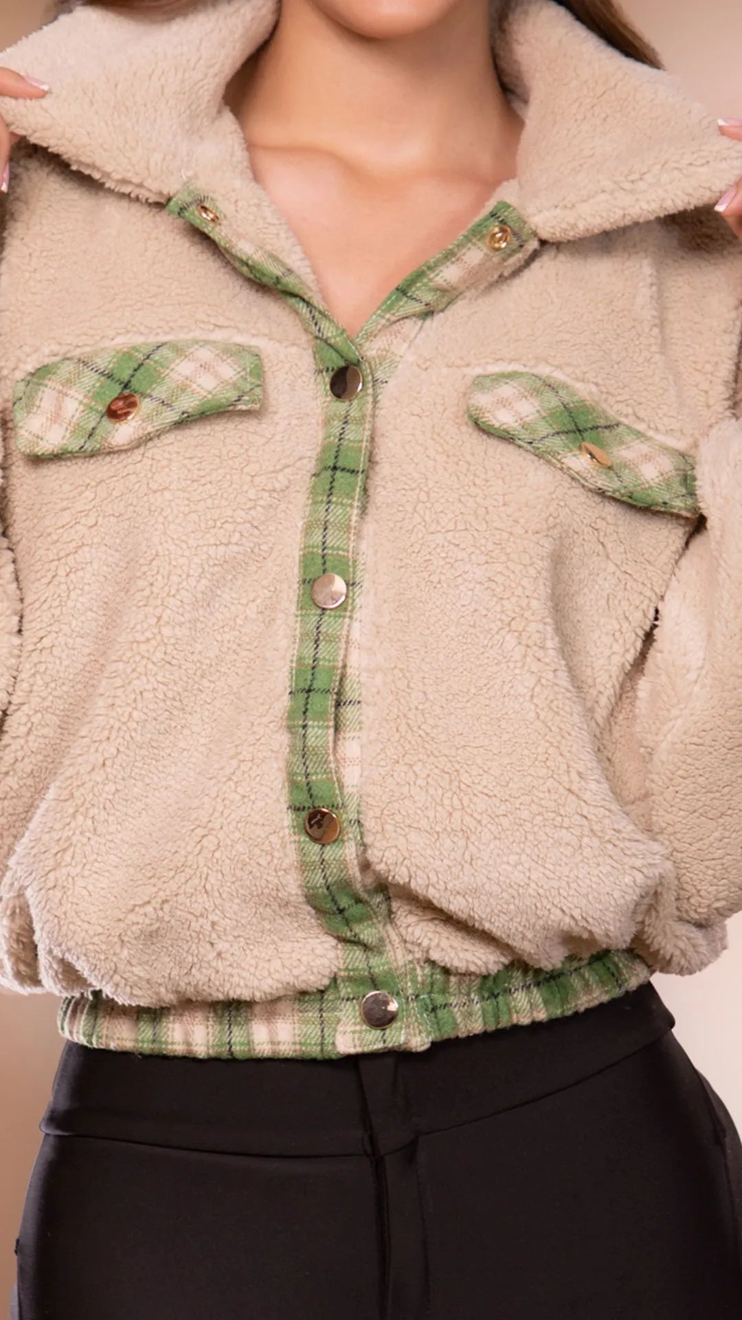 Y3656 CHAQUETA OVEJERA ESTAMPADO VERDE