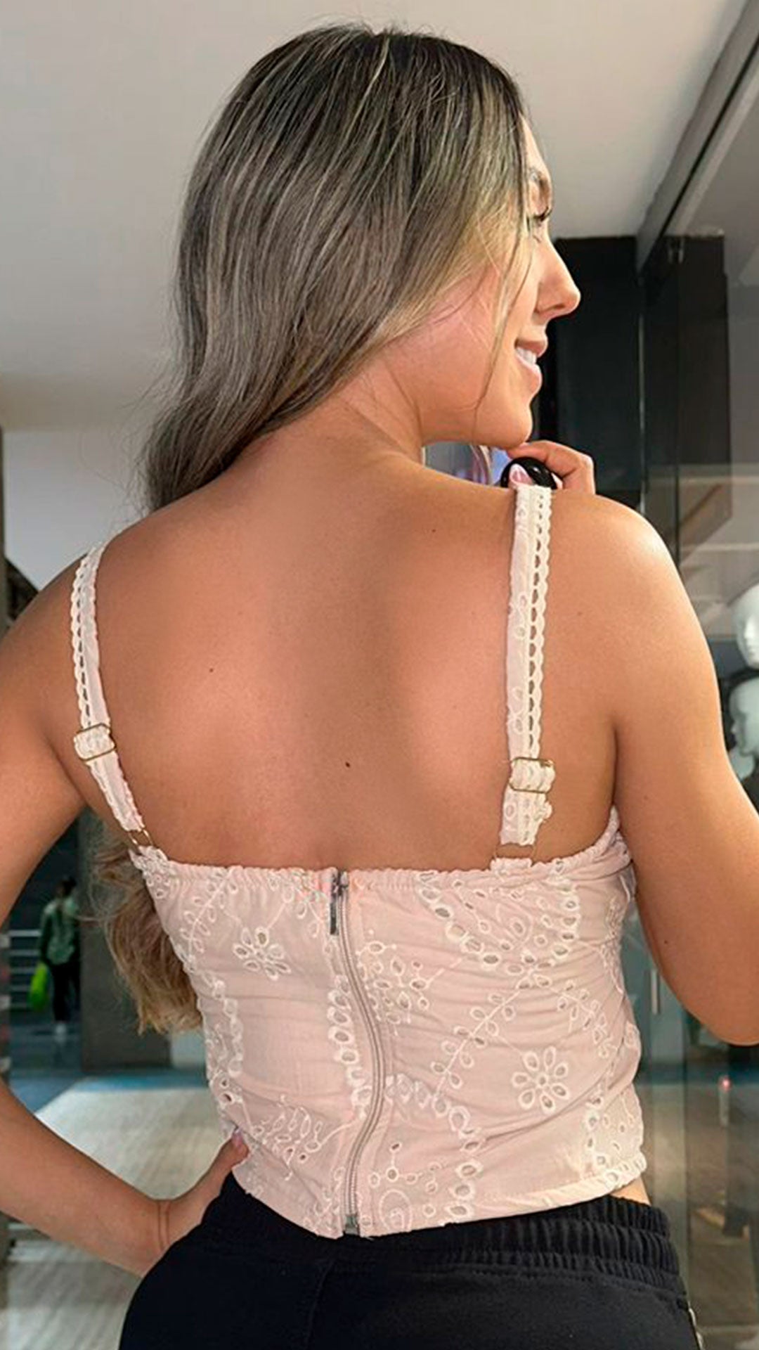 Y3937 BLUSA OJALILLO CAMEL